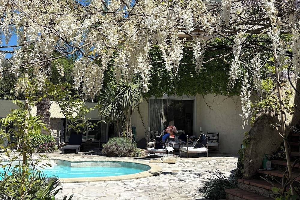 Sweet Pea sunny cottage in Vence with pool garden private parking 1