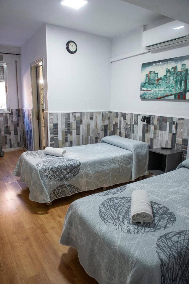 Foto 9 von 9: Double or Twin Room with Shared Bathroom