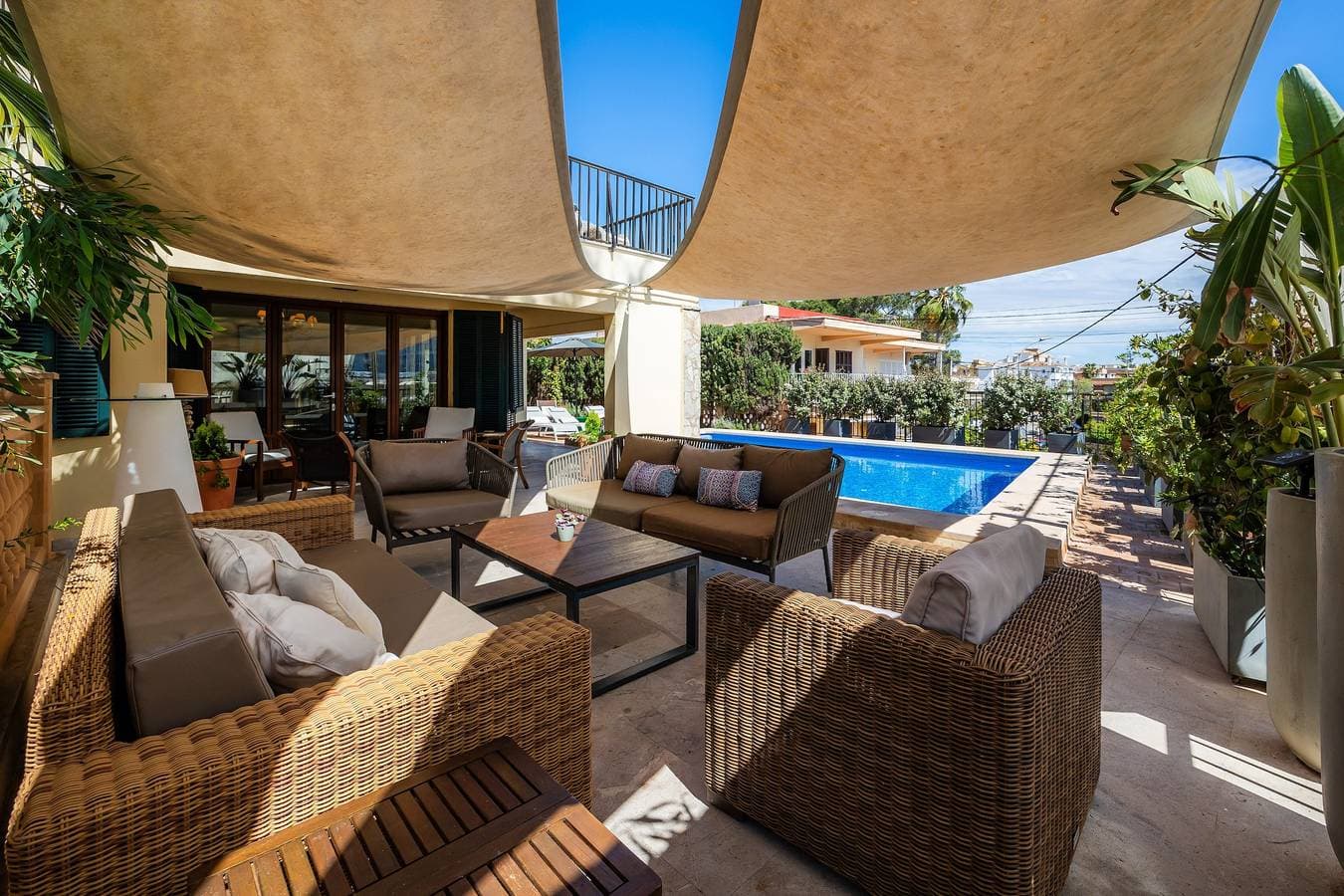 Foto 12 von 44: Großzügige Villa am Meer mit privatem Salzwasserpool