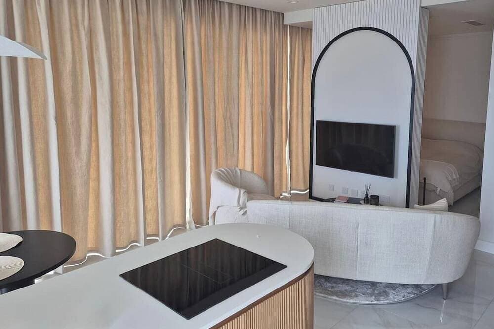 Foto 13 von 30: Official Mercury Suites | Lux 1Br w/Pool & Gym