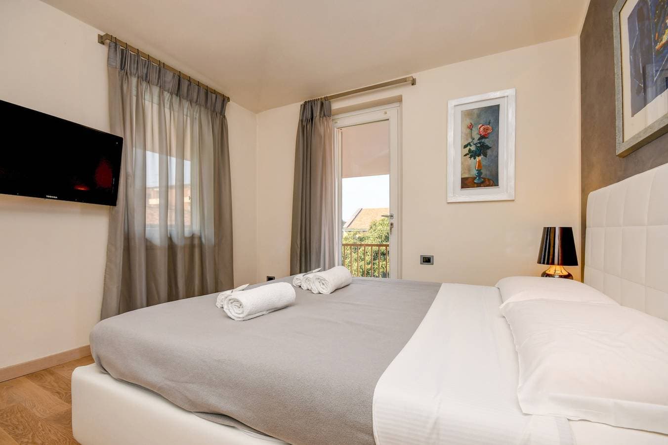 Foto 13 von 27: Mgh Luxury - Lake View Penthouse Desenzano