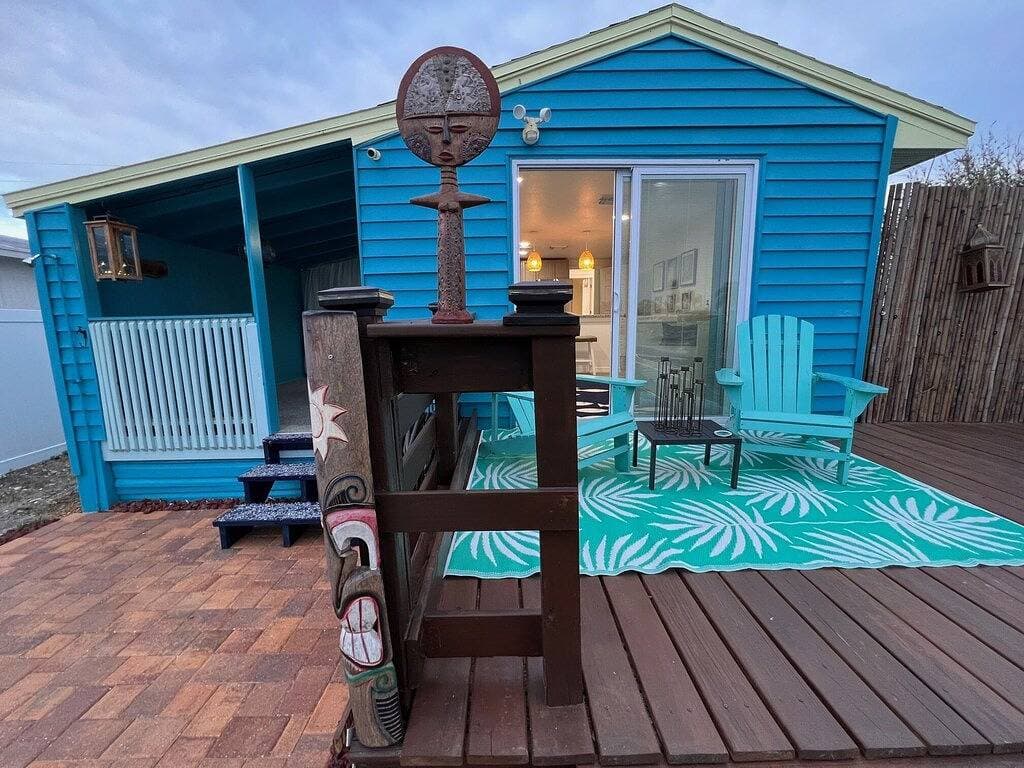 Foto 5 von 16: Waterfront Cottage with a dock