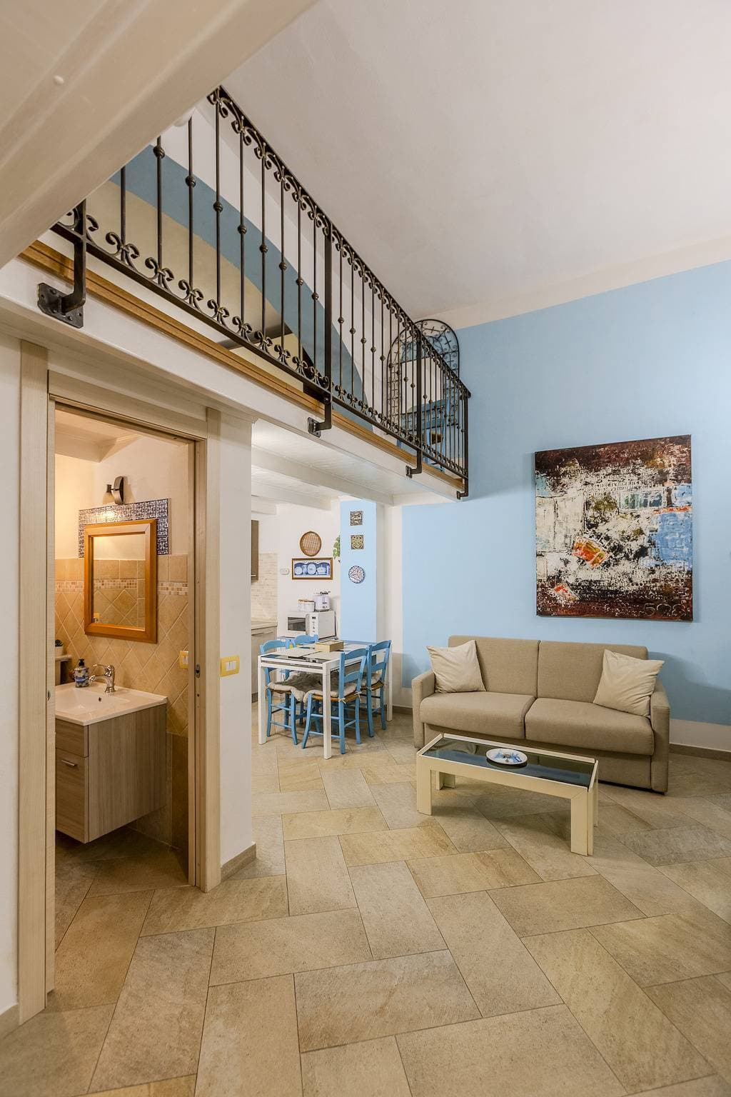 Foto 6 von 19: Castle Hill Loft – Heart of Cagliari Old Town