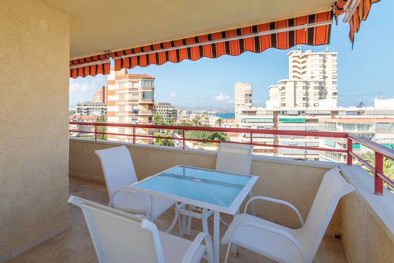Foto 6 von 31: Ferienwohnung 'Torre Mar Muchavista' mit Meerblick, Gemeinschaftspool und WLAN