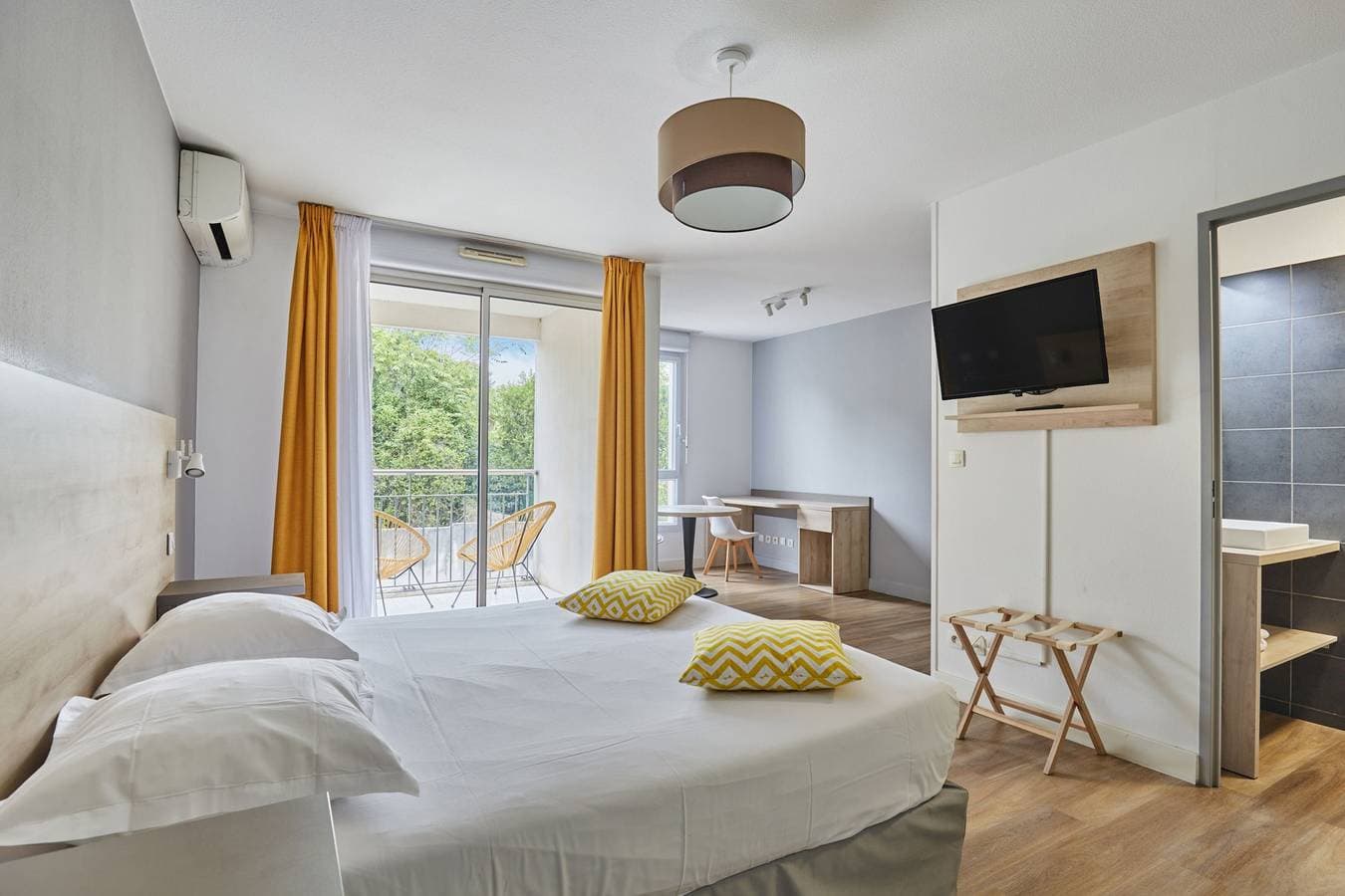 Foto 2 von 32: Hotel für 2 Personen mit Balkon