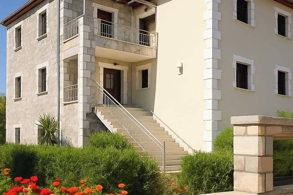 Foto 10 von 21: Villa Orestis - Stoupa Seaview Gem