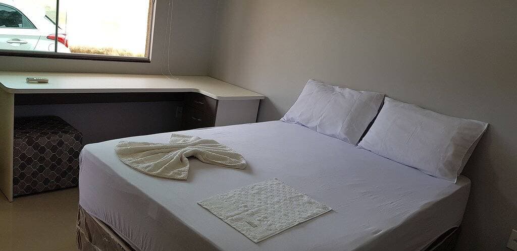 Brandneue Suite mit Möbeln, TV, Kühlschrank, Netflix, Wifi. komm schau es dir an ..! 1