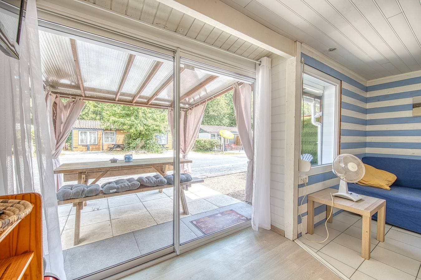 Foto 10 von 33: Ferienwohnung 'Chalet B Village Vacances' mit Gemeinschaftspool, privater Terrasse und WLAN