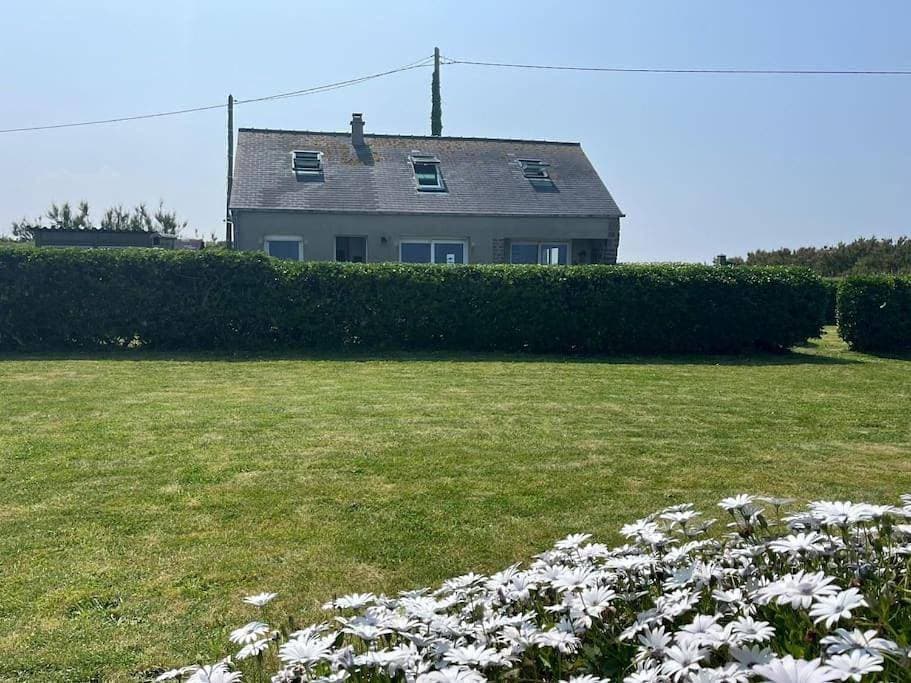 Foto 11 von 68: Three-Bedroom House