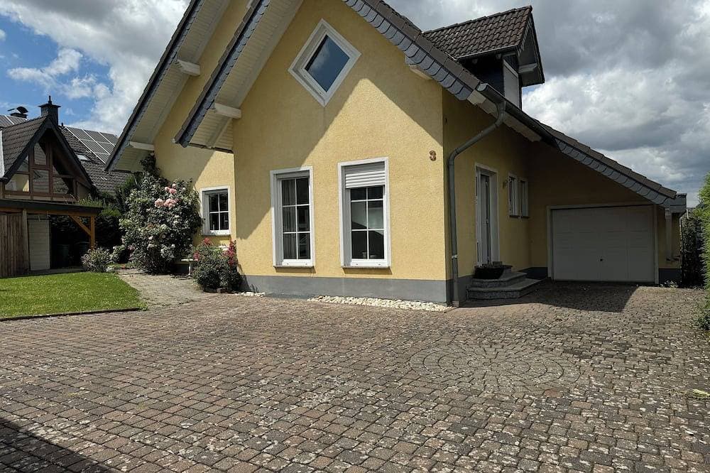 Ferienwohnung Sonnenkastell 2 in der Burgstadt Kastellaun mit direktem Garten 1