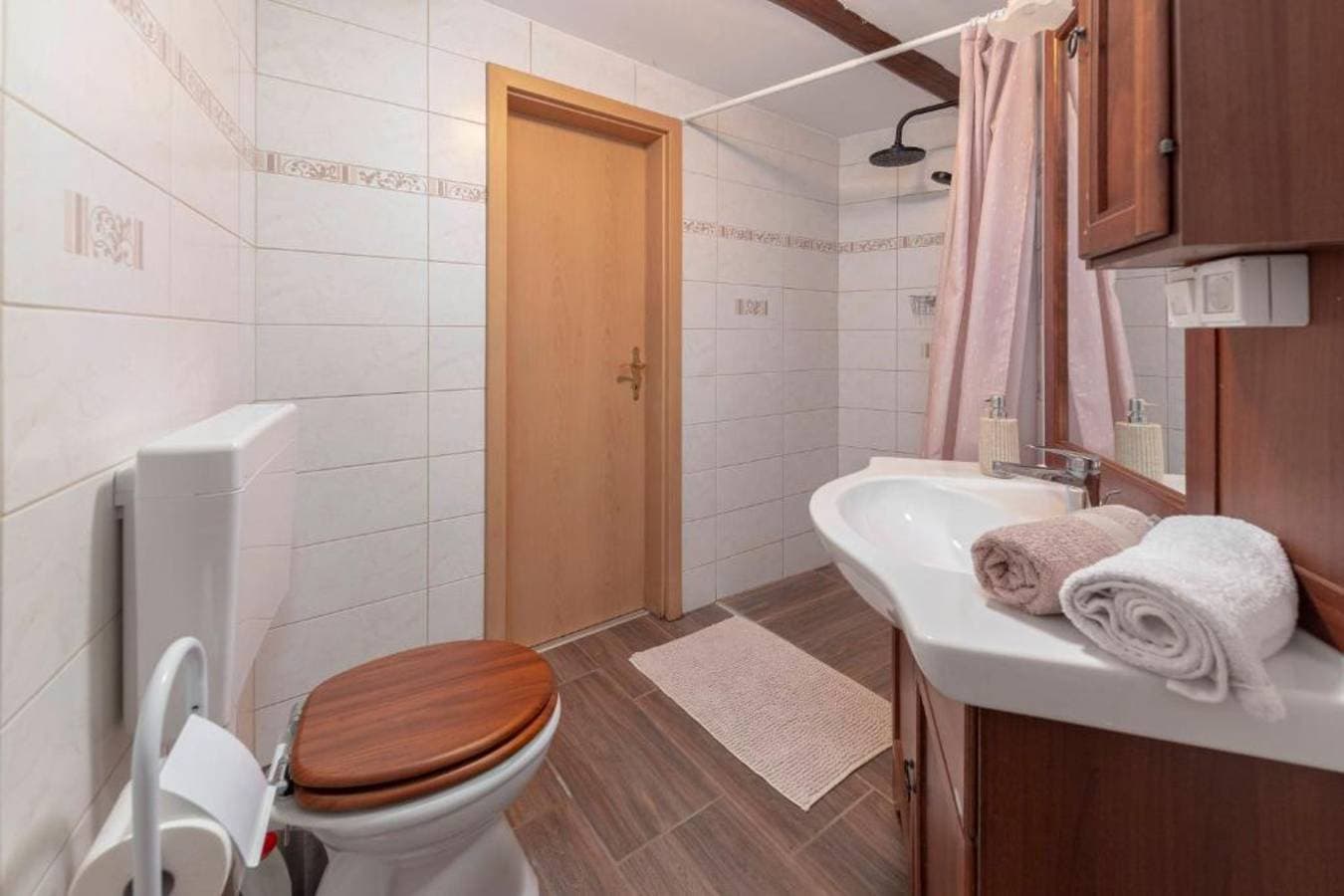Foto 6 von 18: 17th Century Apartment with Jacuzzi