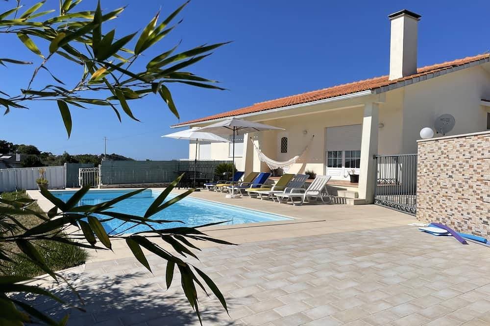 Traditional 3 bedroom villa for 6 people with private swimming pool 1