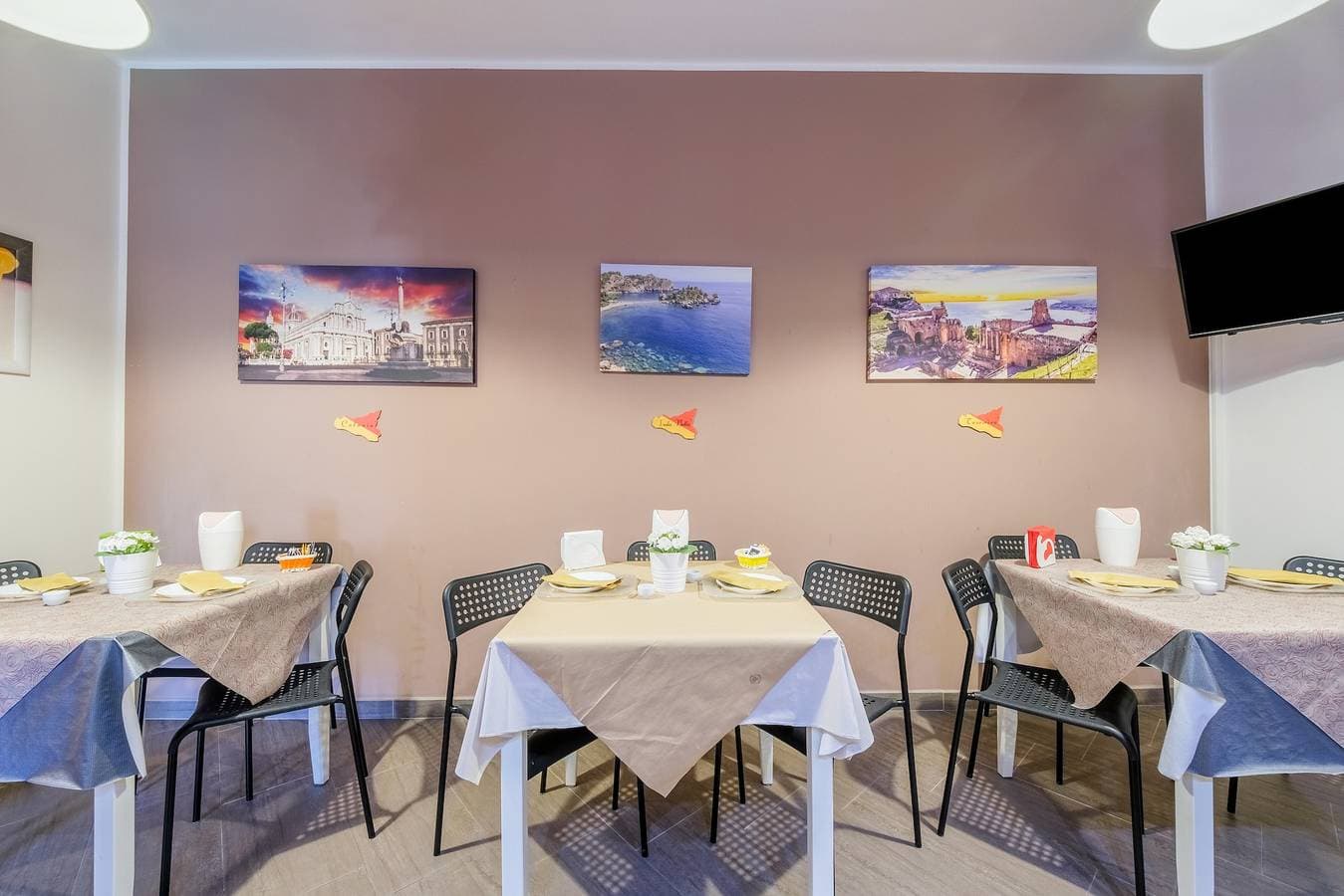 Foto 6 von 30: Zimmer 'Catania' mit Balkon, WLAN und Klimaanlage