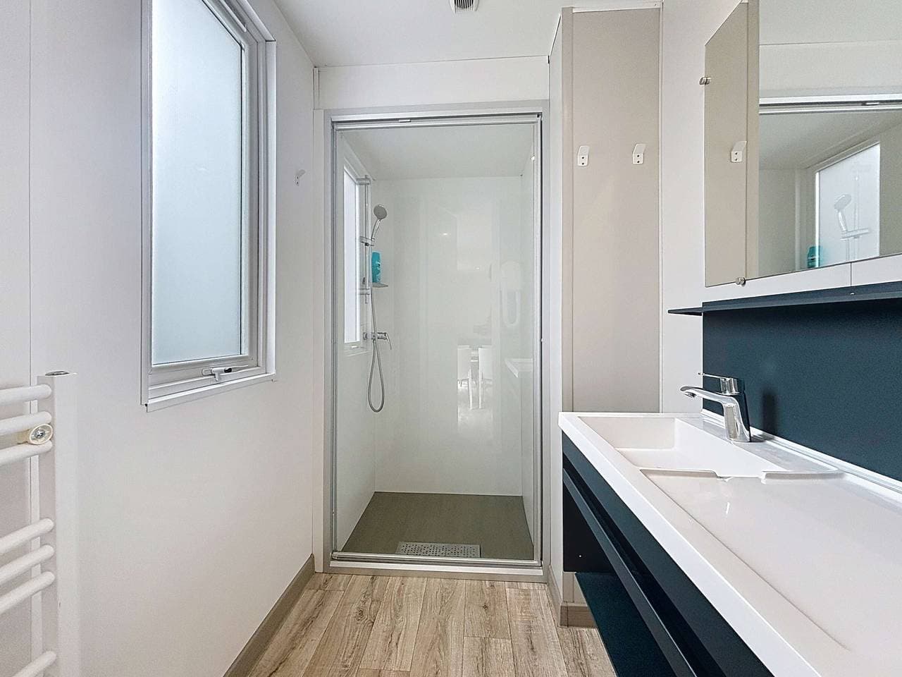 Foto 7 von 16: Mobil-Home Komfort mit Pool, 200m zum Strand, 4 Pers., 2 Sz, Terrasse