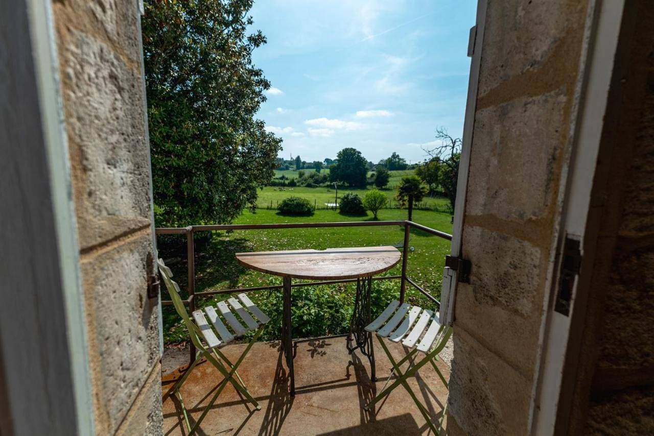 Suite campagnarde près Bordeaux, vue sur les vignes au Château Camponac 1