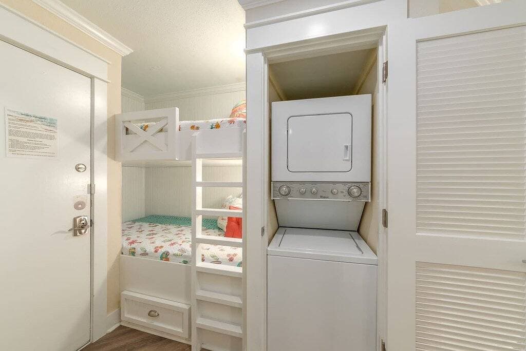Foto 12 von 49: Wow Kingsize-Bett, Waschmaschine und Trockner, Haustiere willkommen, Dachgeschoss, herrlicher Meerblick!