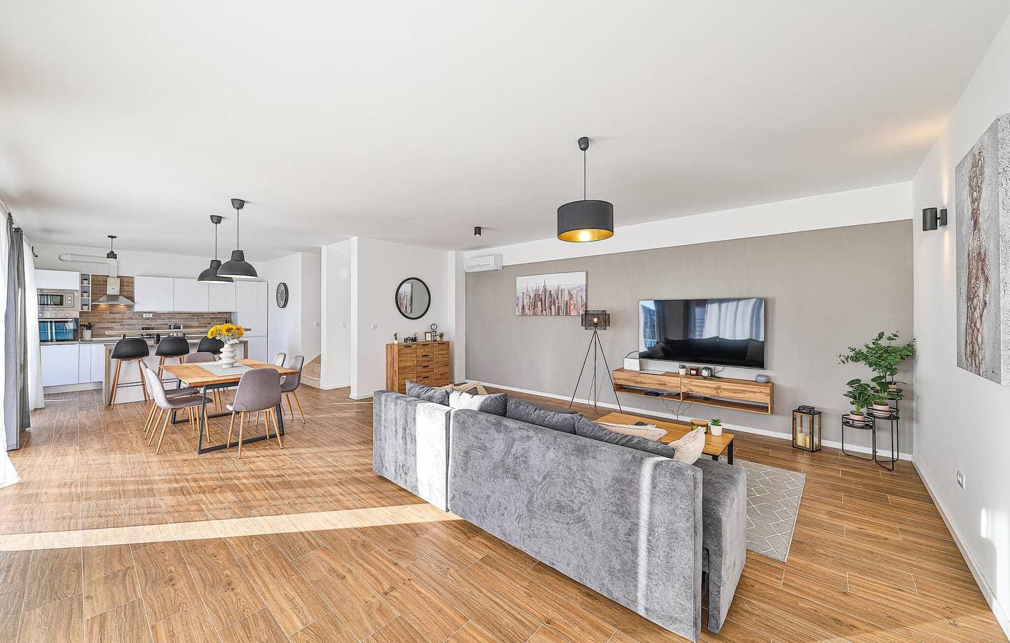 Foto 6 von 40: Wohnung am Meer mit Pool, Küche und Garage – 2,5 km bis zur Küste