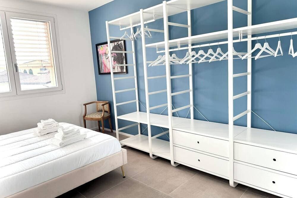 Foto 4 von 23: Jungle Sarnico Color Suites  -Garage - Self check - 2 min from the lake and downtown