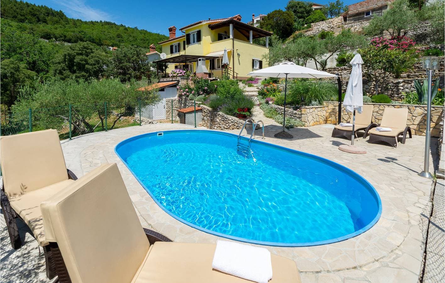 Foto 3 von 40: Apartment mit Meerblick, Pool, Terrasse und WLAN – 1000 m vom Strand entfernt