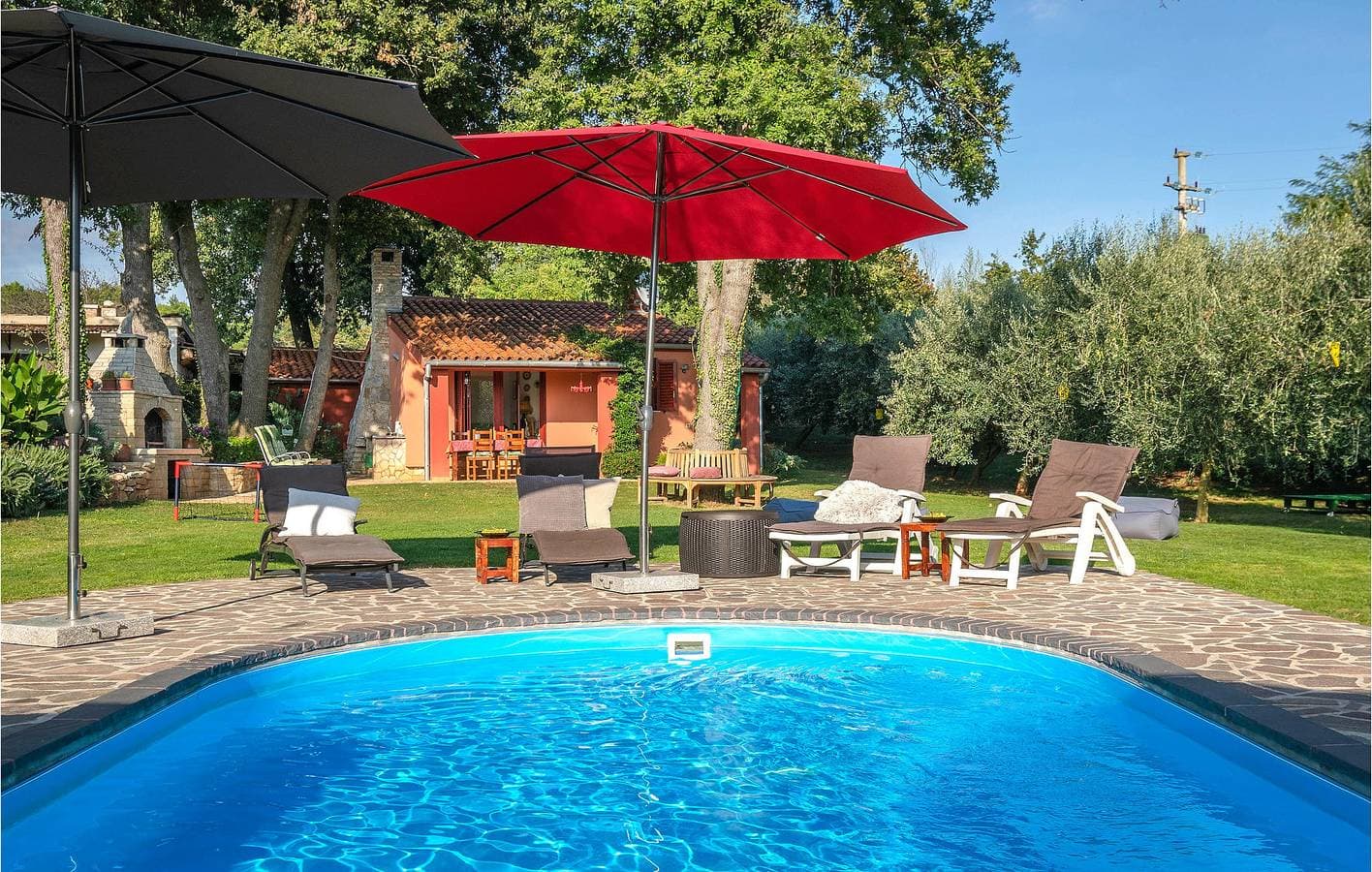 Foto 11 von 50: Reizende Ferienwohnung mit Terrasse, Pool und Strandzugang – 2 km vom Strand Bijeca entfernt