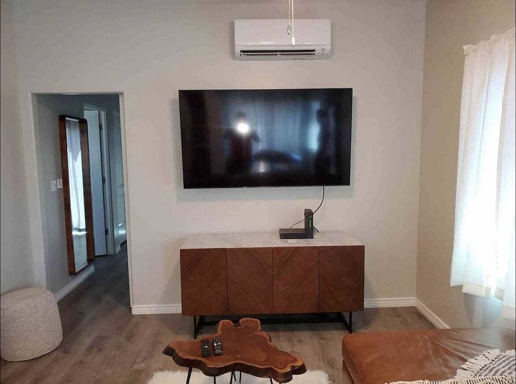 Foto 2 von 13: Lake View Oasis Tiny Home 1 bed/1Bath