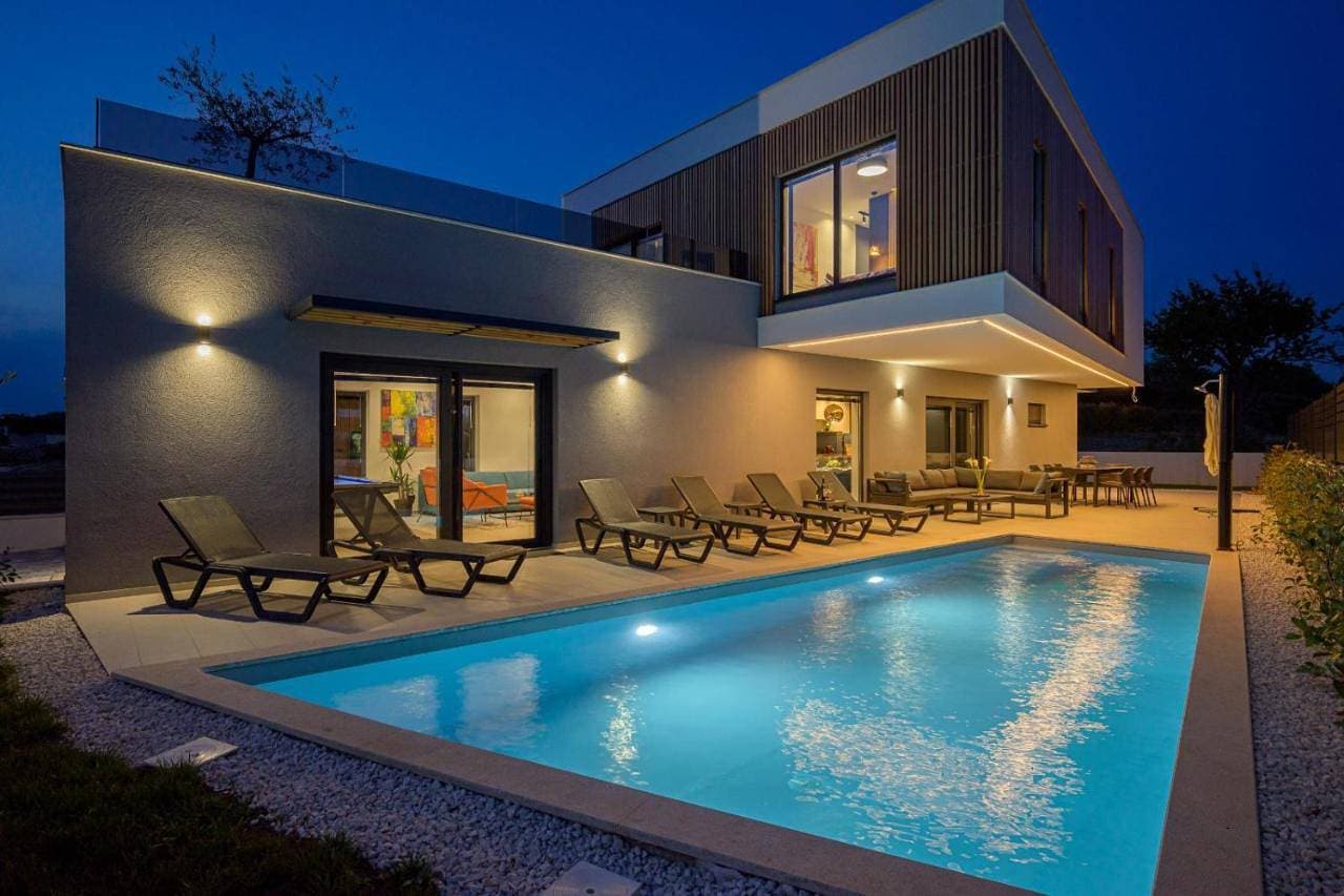 Luxury Villa Sicenta 1
