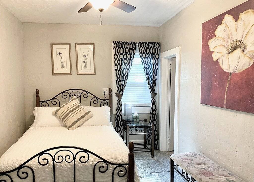 Foto 2 von 20: 2Br/1Ba Cute 1910 Cottage - Walk Downtown!