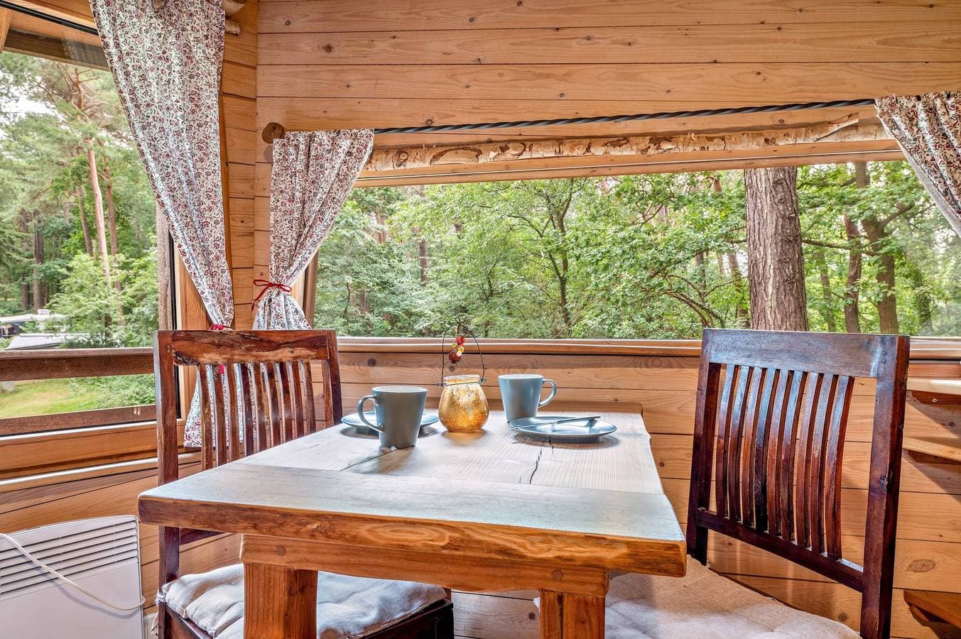 Foto 4 von 25: Ferienhaus 'Baumhaus Wernerwald' mit Balkon und WLAN