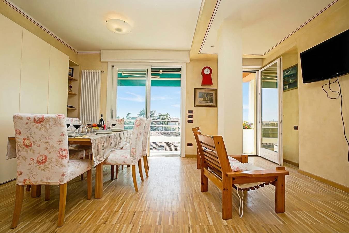 Foto 2 von 22: Casa Bel Tramonto - Lakeview Apt + Beach Access