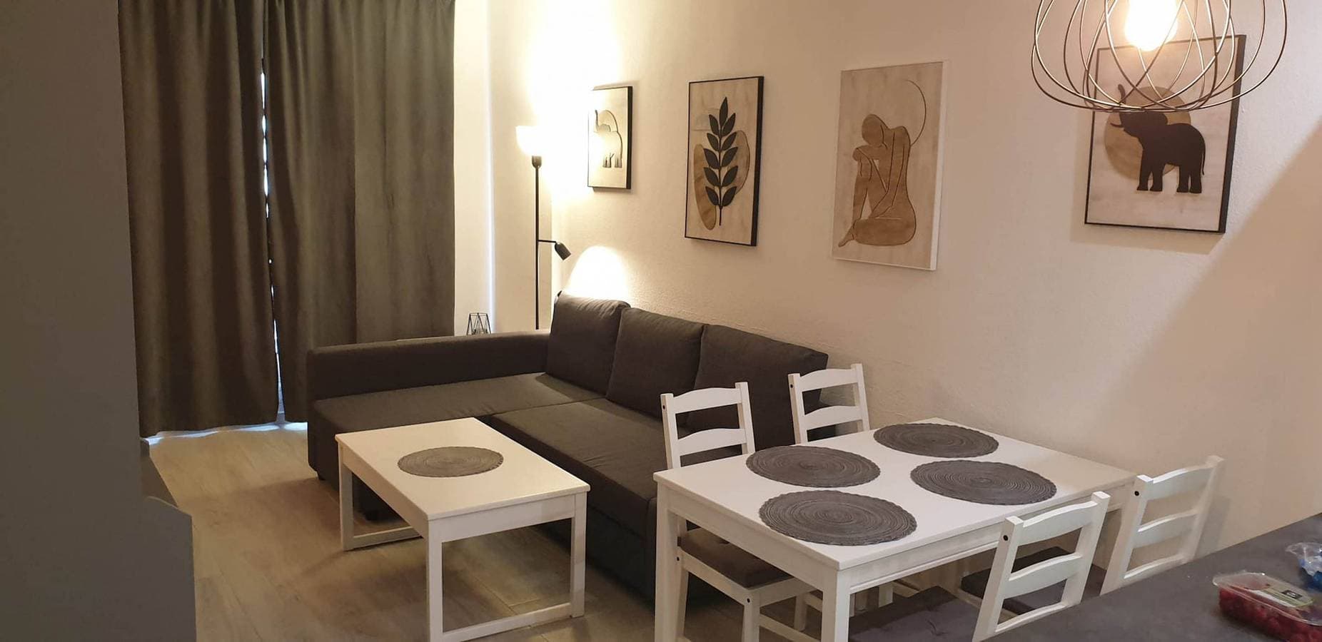 Foto 3 von 28: Modern 1 Bed Seafront Apt Los Boliches
