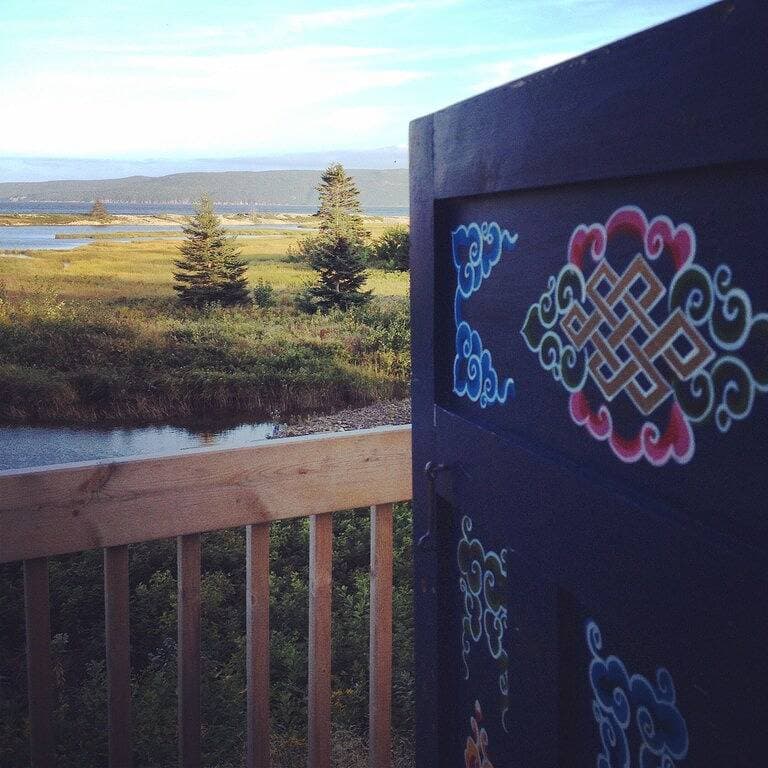 Foto 6 von 6: Kleine blaue Jurte im Cabot Shores Wilderness Resort
