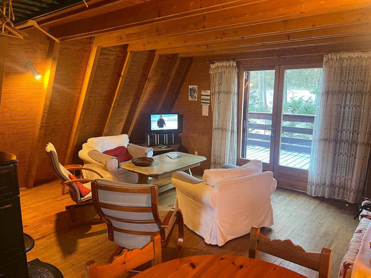 Foto 3 von 18: 3-Zimmer-Chalet mit Terrasse und Kostenlosem Parkplatz
