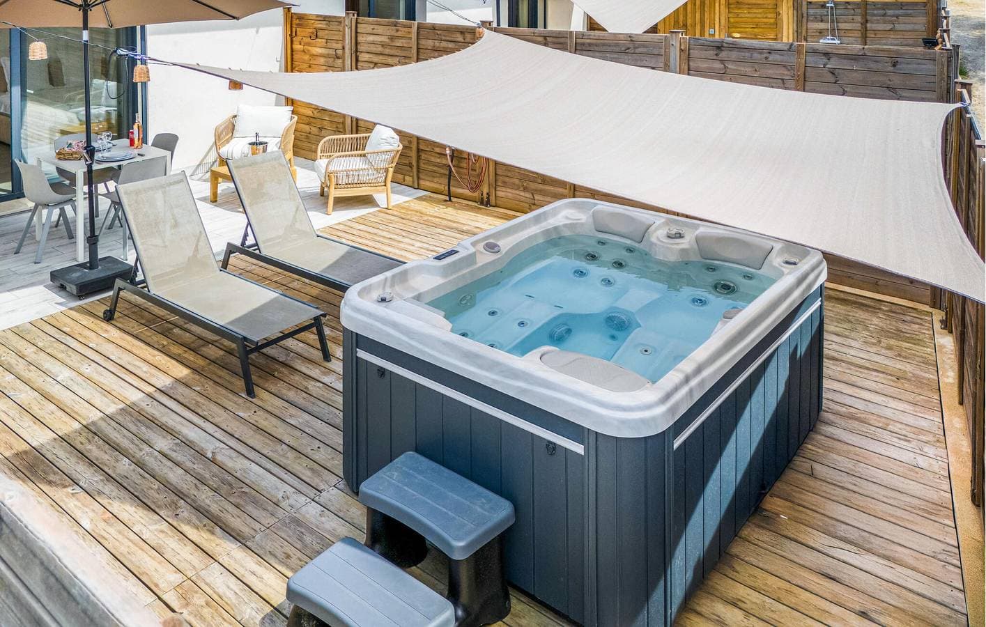 Breezy Riverside Retreat mit Parkplatz und Terrasse 1