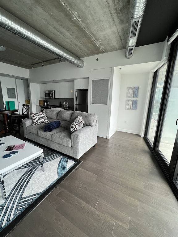 Foto 12 von 13: Executive Luxury 2 bed Spacious Downtown WIFI laundry