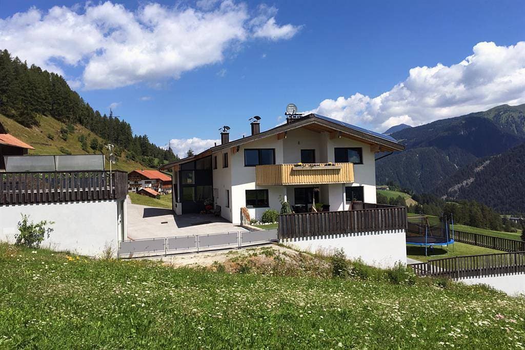 Foto 3 von 25: Ferienwohnung mit großem Garten