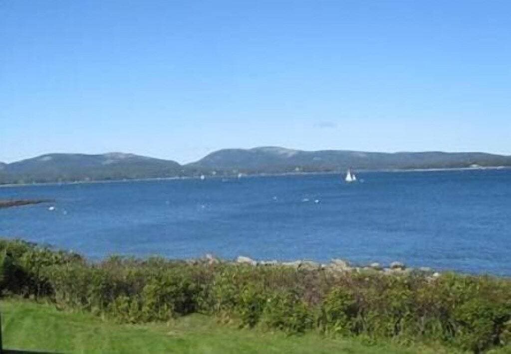 Foto 11 von 13: Charmant, 2Br Oceanfront Cottage mit herrlichem Ausblick. Neu eingerichtet.