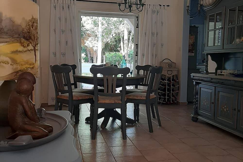 Foto 12 von 27: Luxury Maisonette 250m from the beach.