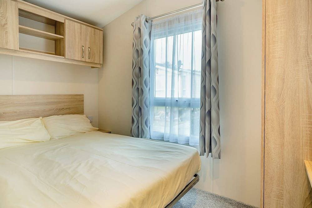 2 Schlafzimmer Unterkunft in Charmouth 1