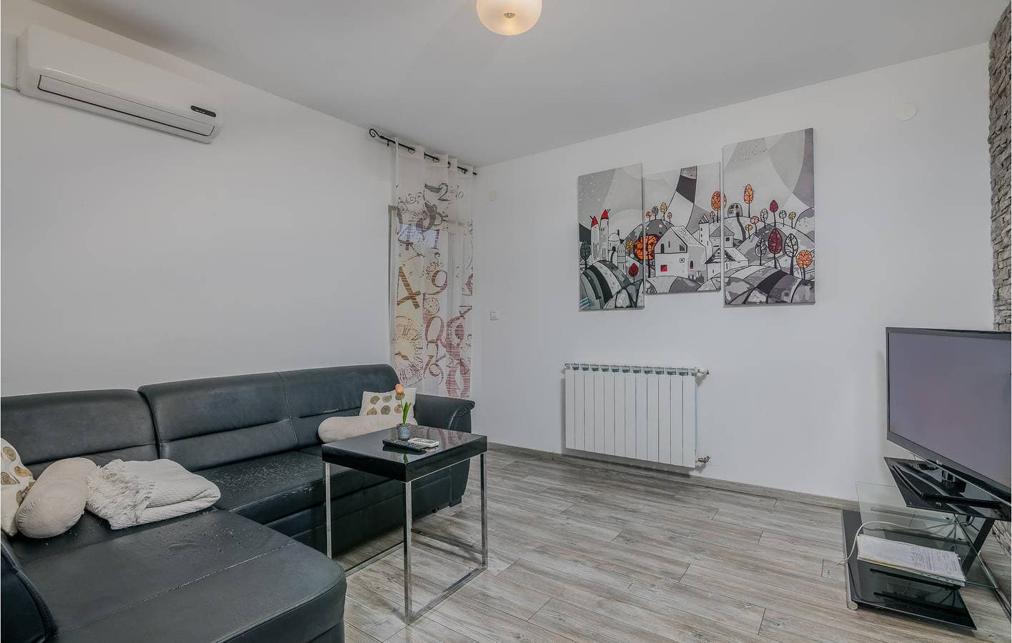 Foto 4 von 21: Gemütliche Ferienwohnung mit Terrasse, nur wenige Schritte vom ruhigen Strand und erstklassigen Annehmlichkeiten entfernt