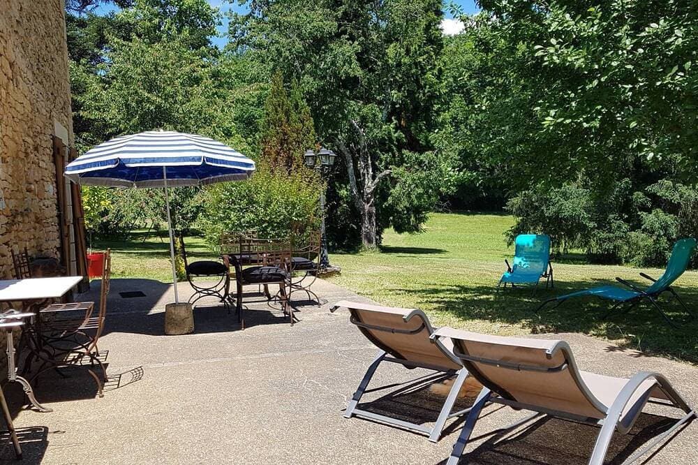 Gîte Verger -Domaine Cambourté 3* -stone house 5km from Sarlat - swimming pool -wifi 1