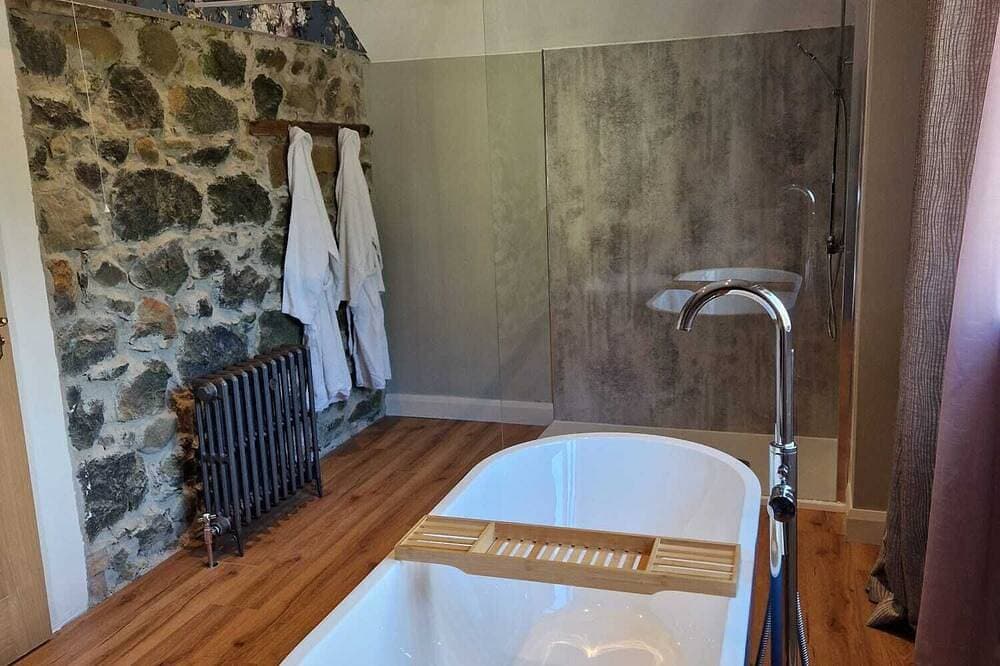 Foto 5 von 20: Scheune-Superking-Eigenes Badezimmer-Blick auf die Landschaft