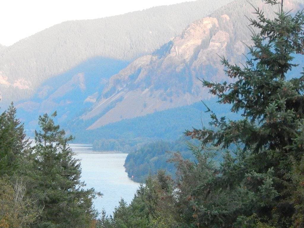 Foto 8 von 23: Shellrock Cabin mit Blick auf den Columbia River