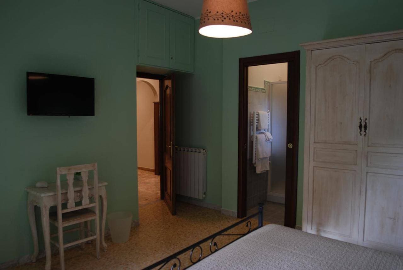 Foto 6 von 10: Double Room with Private Bathroom