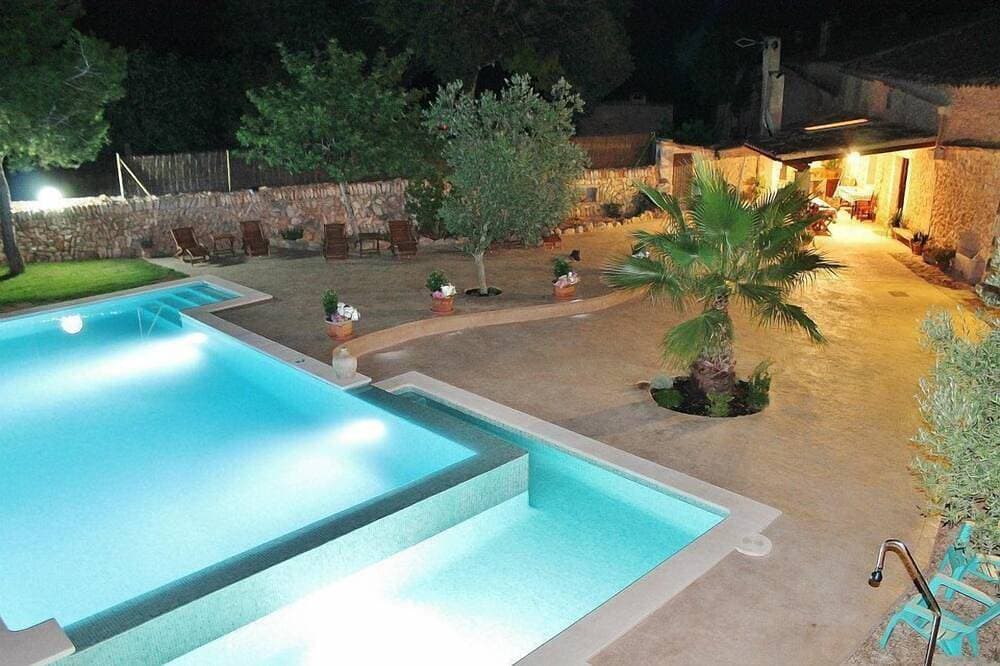 Landhaus mit Pool und großem Forest 1