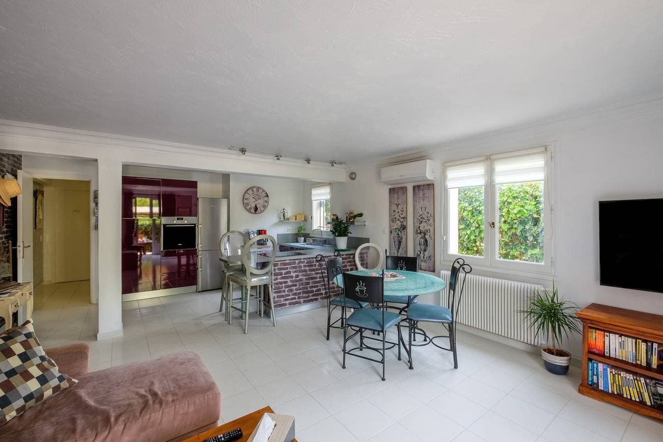 Foto 8 von 40: Ferienwohnung 'Le Mas Des Pins' mit Bergblick, WLAN und Klimaanlage