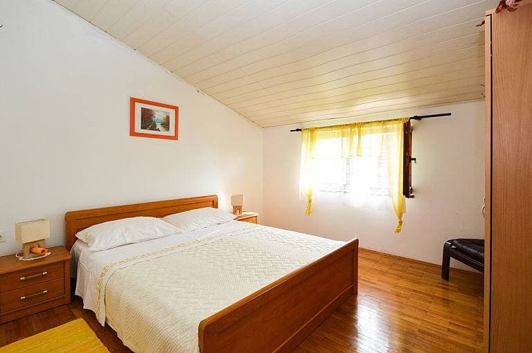 Foto 10 von 21: Ferienwohnung für 8 Personen mit Balkon