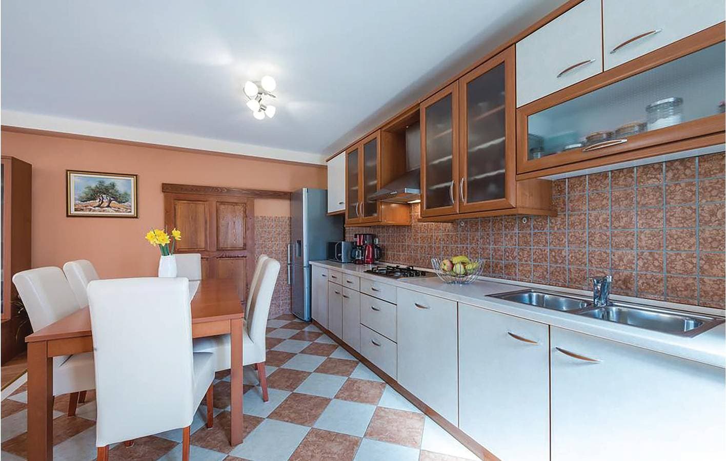 Foto 6 von 25: Gemütliche 140 m² große Wohnung mit Terrasse, Garage und nur 400 m von der Küste entfernt