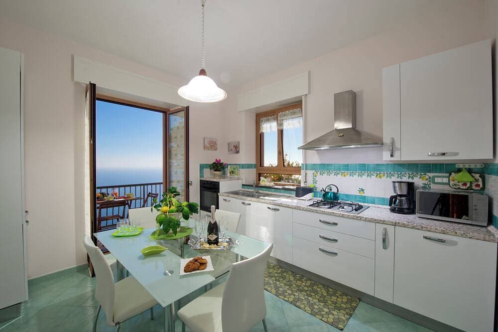 Foto 8 von 20: Emerald apartment with stunning panoramic sea view Amalfi Coast