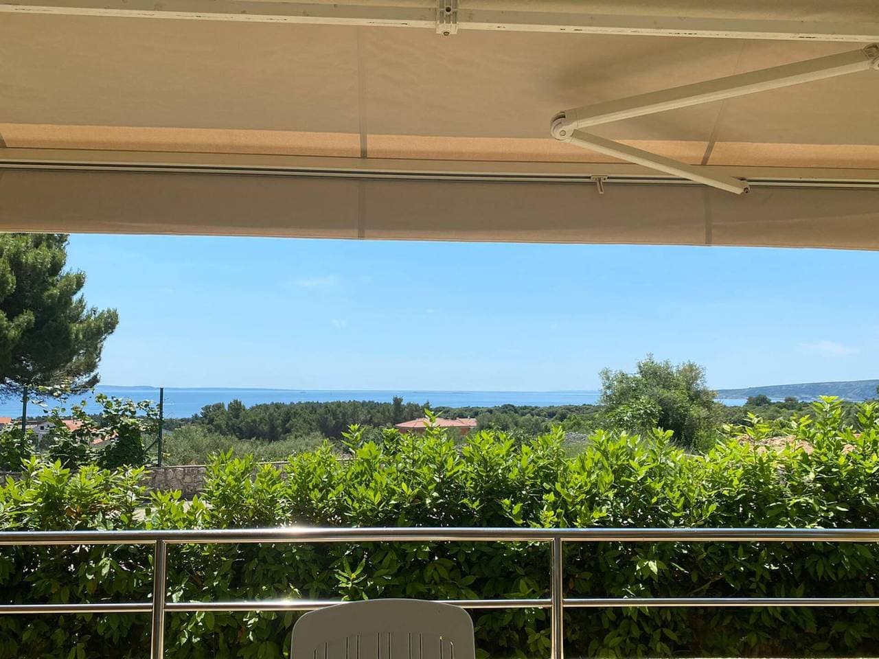 Haustierfreundliche Ferienwohnung Mediterraneo mit privatem Garten & Meerblick

 1