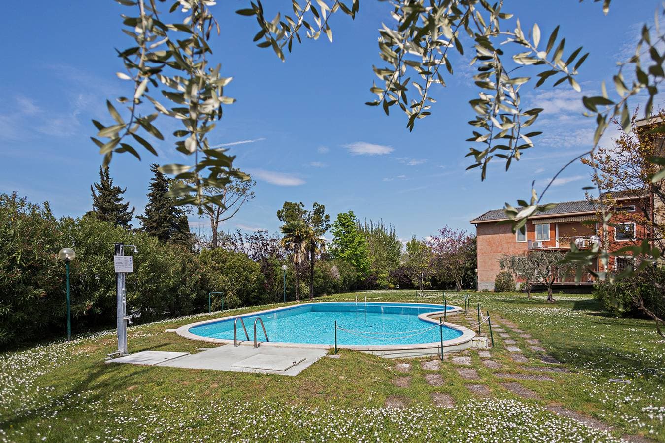 Foto 11 von 34: Regarda - "Edda" Dreizimmerwohnung mit Schwimmbad im Zentrum von Lazise